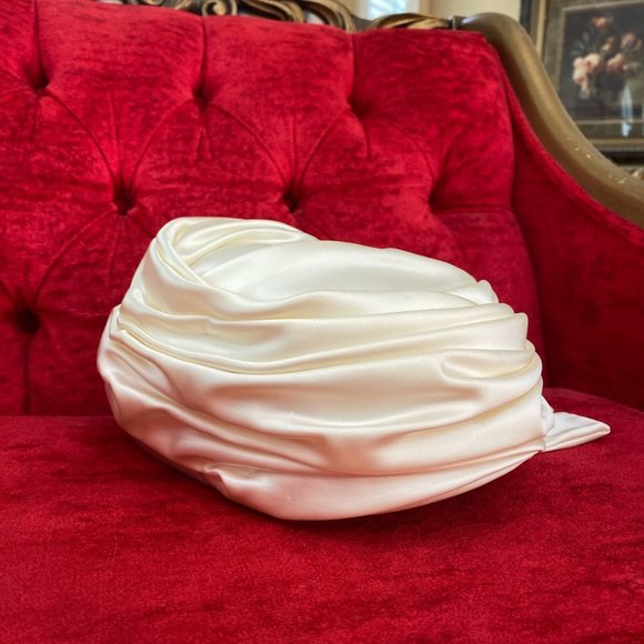 GORGEOUS VINTAGE CHRISTIAN DIOR SILK/SATIN TYPE TI main image 3